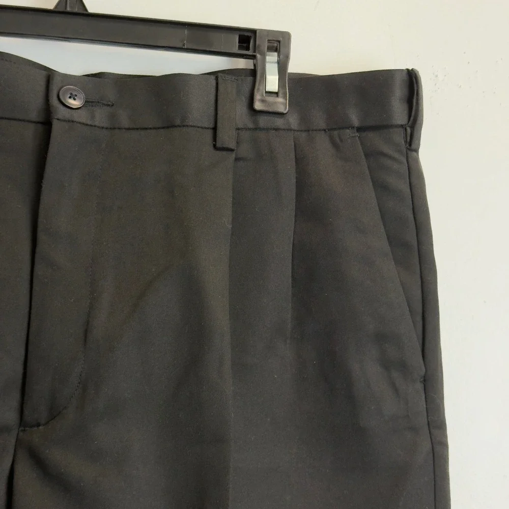 Roundtree & Yorke Mens Black Pleated Easy Care Shorts Size 38 Elastic Waistband